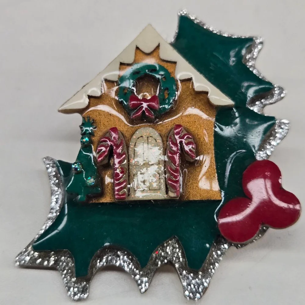 Lucinda Christmas Gingerbread House Brooch Resin Women's Pin Rare Collectible
